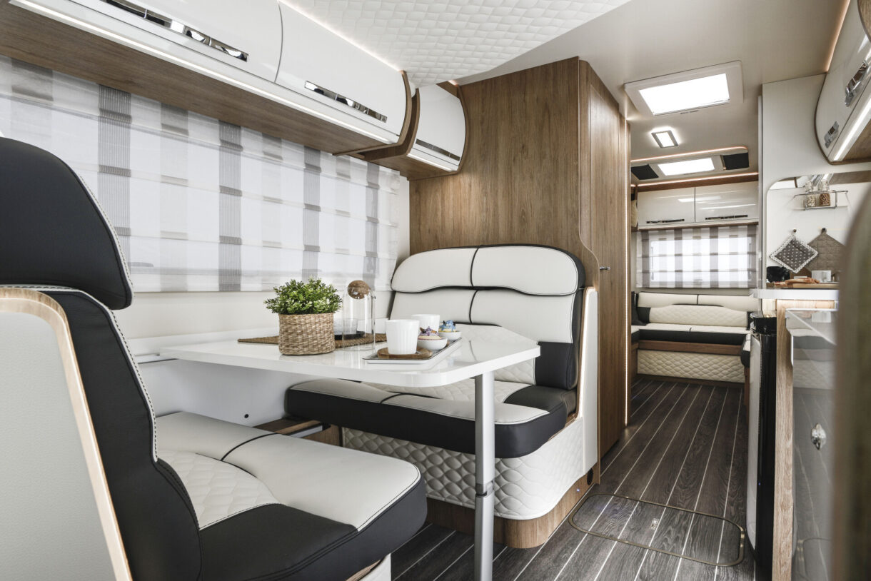 Auto-Roller 747 (2-5 berth motorhome)  AUTO - OLM