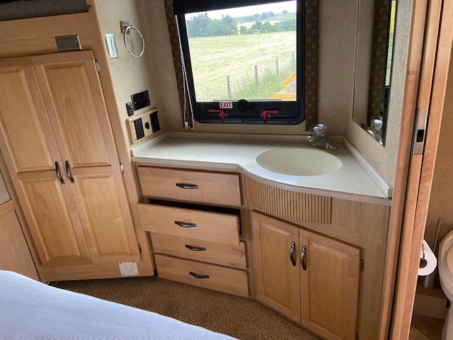 SUNCRUISER (NON DRIVE HIRE) 6 BERTH