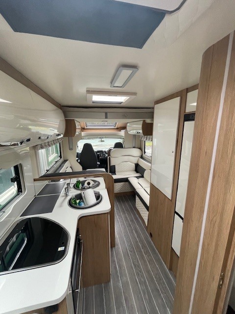 Auto-Roller 707 (2-5 berth motorhome)